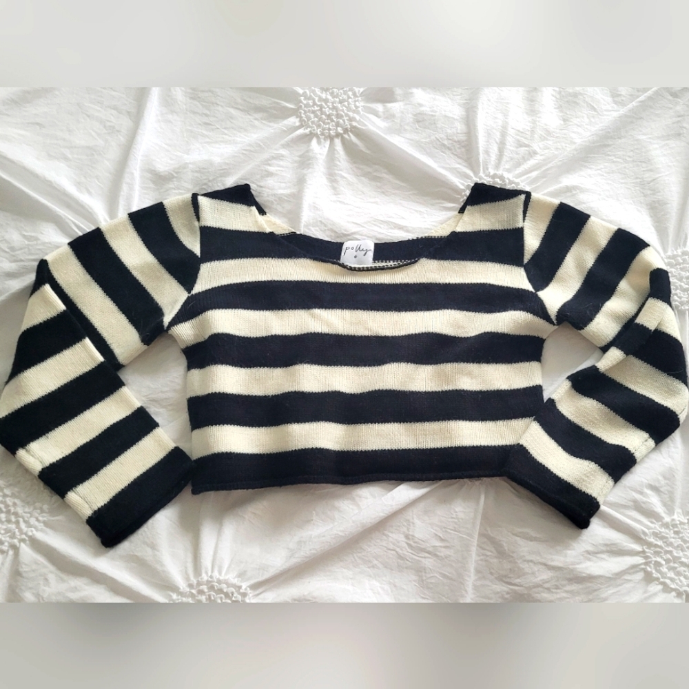 Adorable knitted striped cropped top!